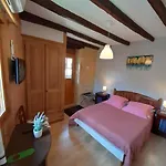 Hotel De Castel-merle 2*