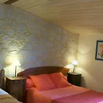 Hotel De Castel-merle 2*